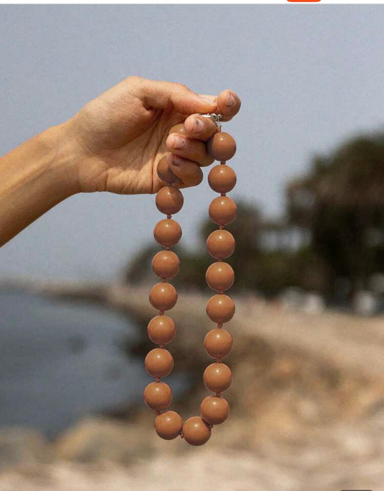 STATEMENT BEAD NECKLACE