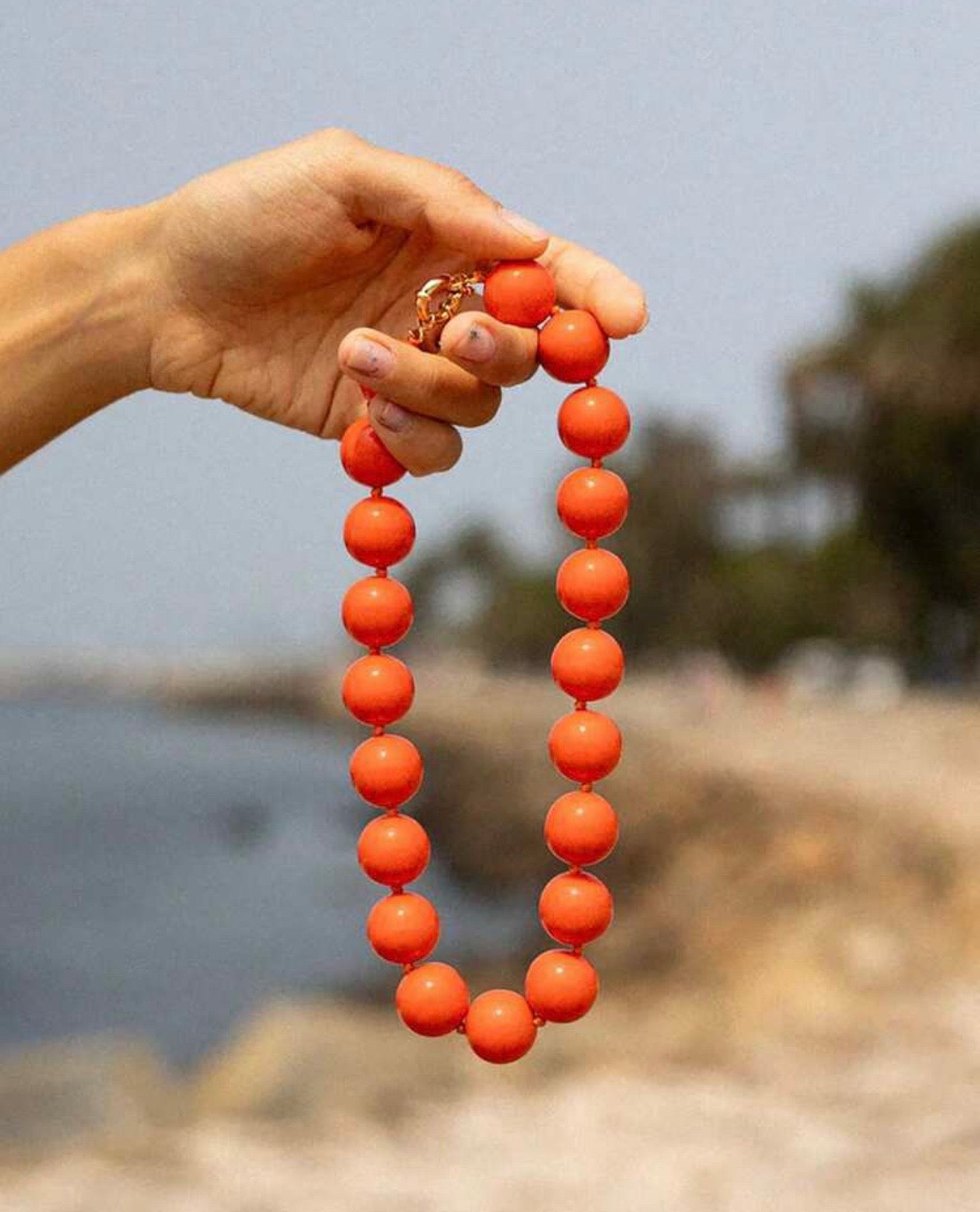 STATEMENT BEAD NECKLACE